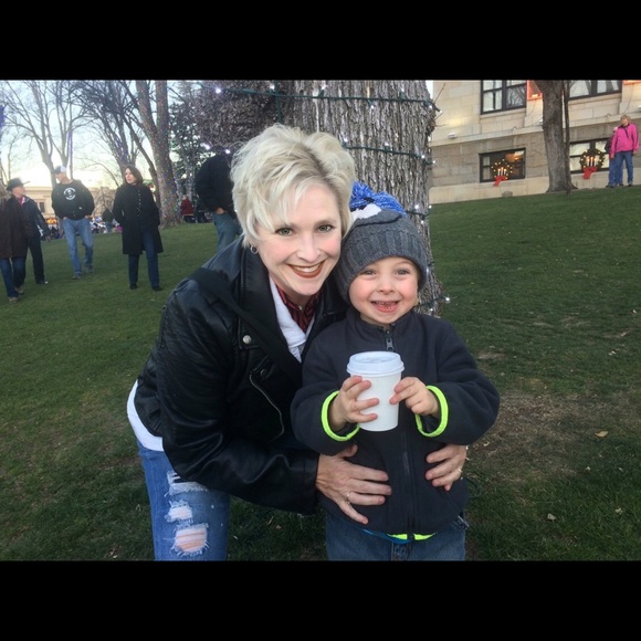 Meet your Posher, Carrie - Picture 1 of 1